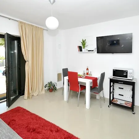 Kastel Stafilic 12975a Apartment *