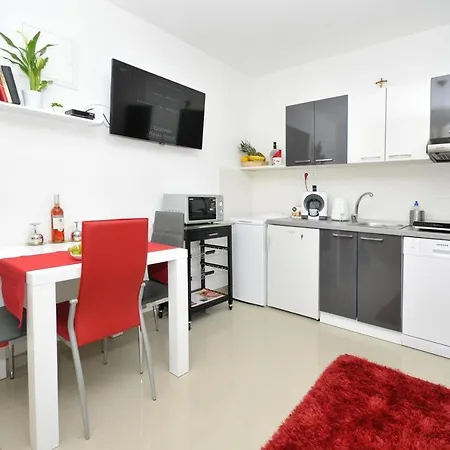 Kastel Stafilic 12975a Apartment *
