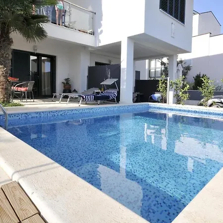 Kastel Stafilic 12975a * Kastela
